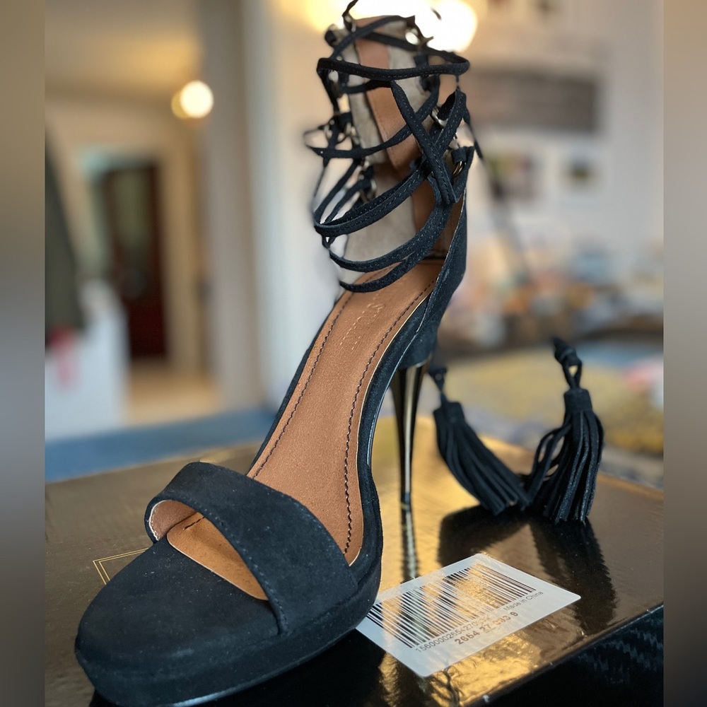 NWT - Colin Stuart Black Lace up heels with gold detail & tassels